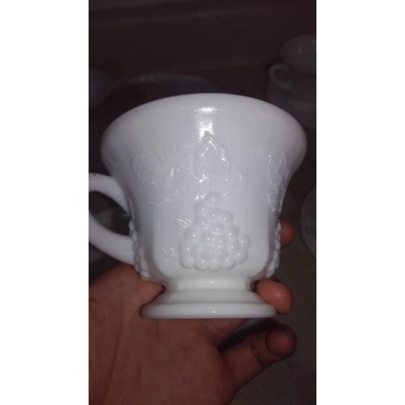 Colony Milk glass teacups and plates (set of 4) - Picture 8 of 8